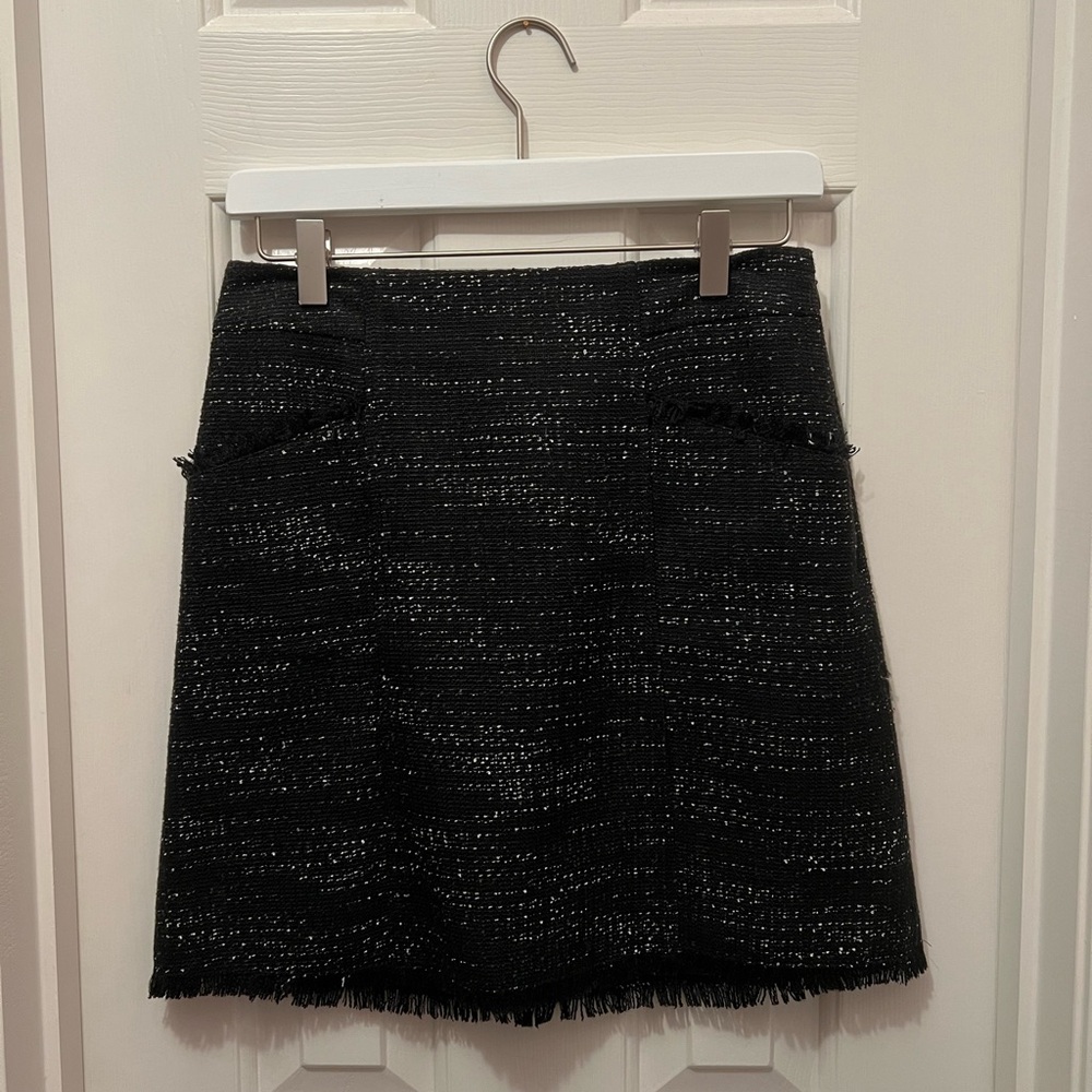 Adorable Black & White Skirt, LOFT, Size 0 w/ functional pockets!